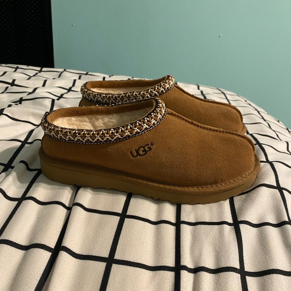 UGG Tasman